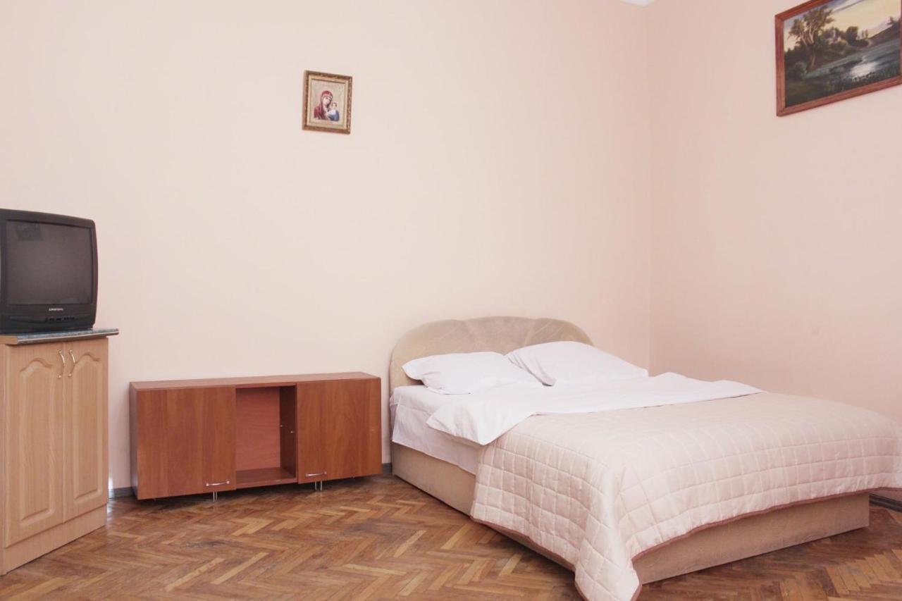 Квартира Подобово Біля Форуму Високий Замок Вулиця Хмельницького 61 Lviv Buitenkant foto